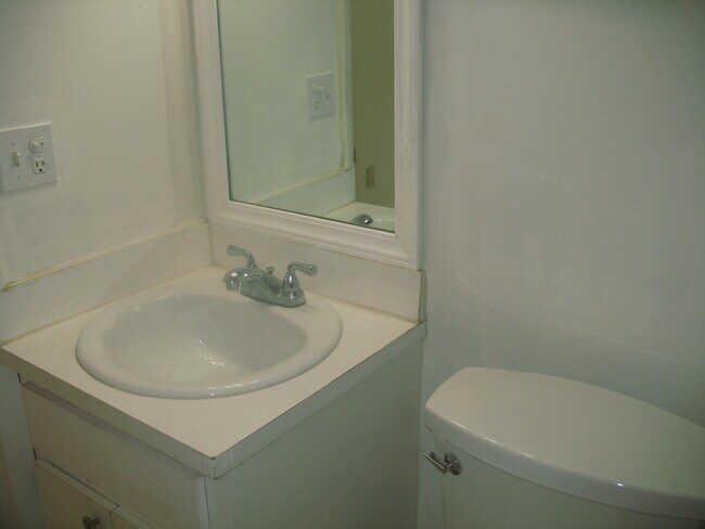 Building Photo - 9356 Roan Ln