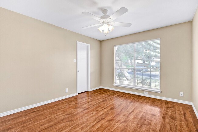 Building Photo - Stunning Open-Concept Home with Modern Amenities and Prime Location