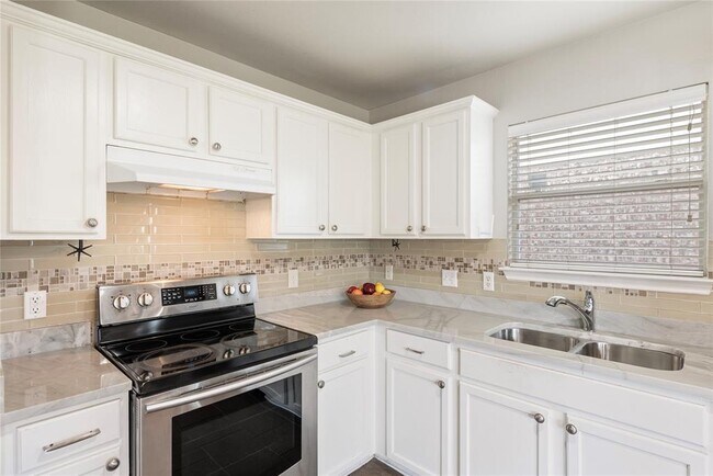 Building Photo - 12821 Thomas Jefferson St