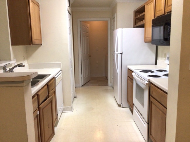 Building Photo - Equestrain Park 2 bedroom + 2 bathroom condo