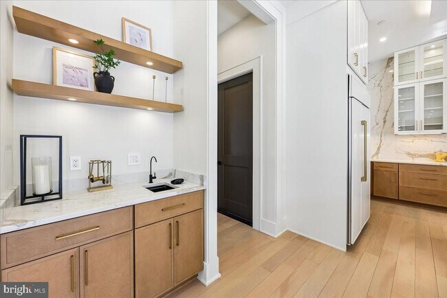 Building Photo - 4428 Albemarle St NW