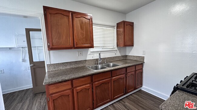 Building Photo - 1709 W 70th St