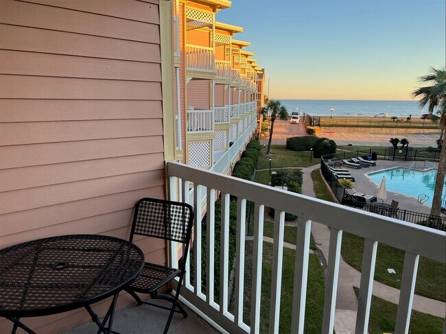 Building Photo - 6300 Seawall Blvd