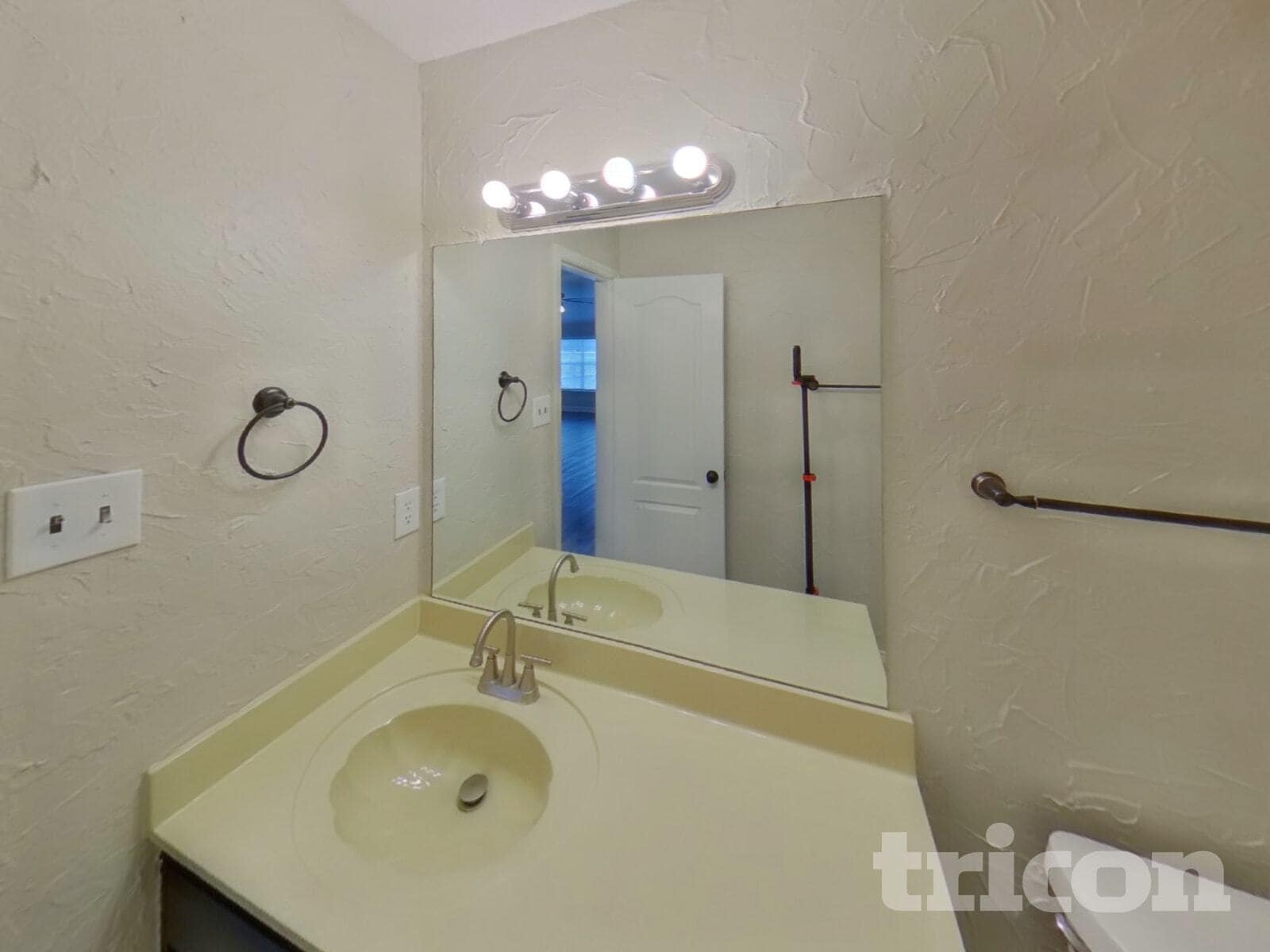 Building Photo - 709 Flagstone Way