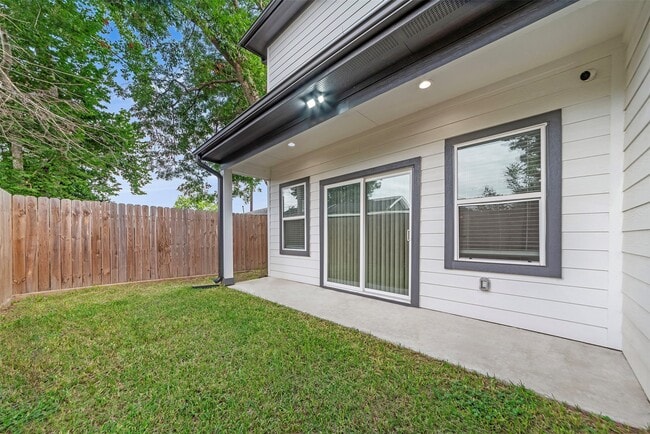 Building Photo - 837 W Little York Rd