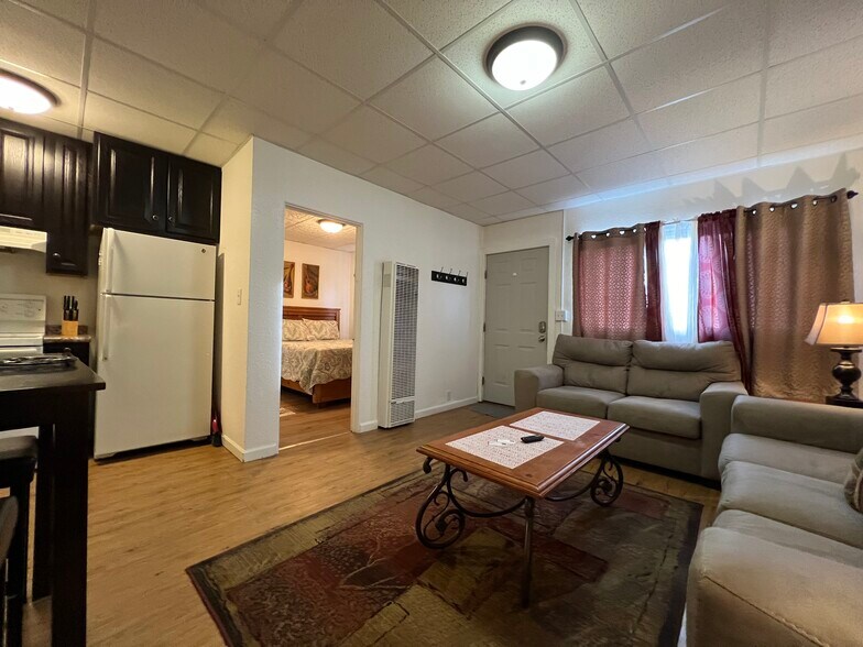 Building Photo - 1001 6th Ave N