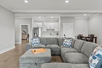 Building Photo - 533 Tom Cobb Dr