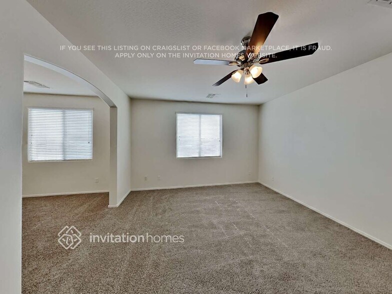 Building Photo - 17585 W Lilac St