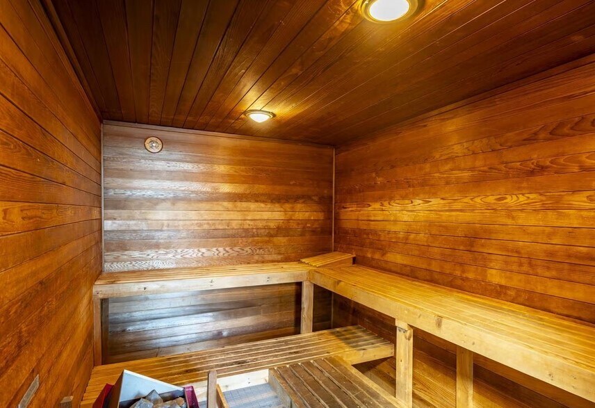 Sauna - 2020 Walnut St