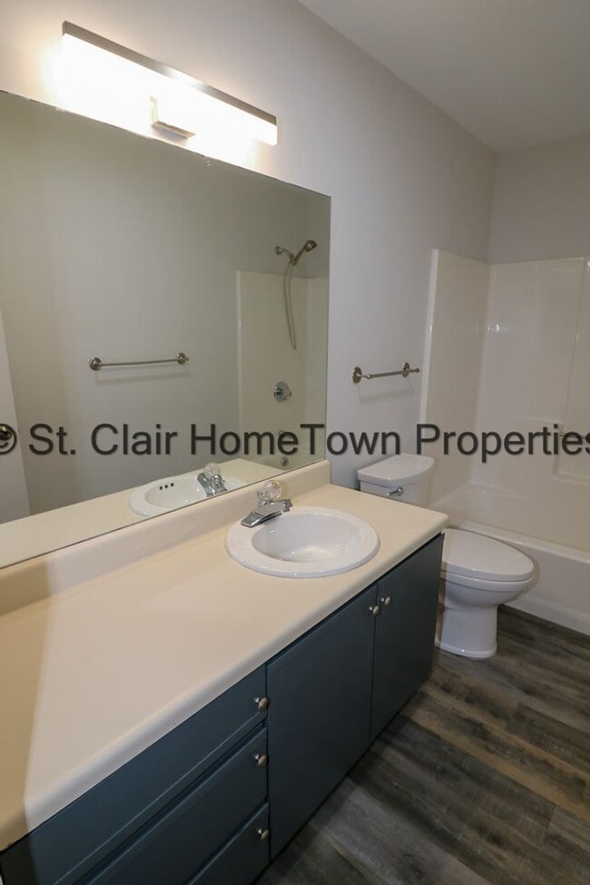 Building Photo - Upstairs Unit on Logan Martin Lake