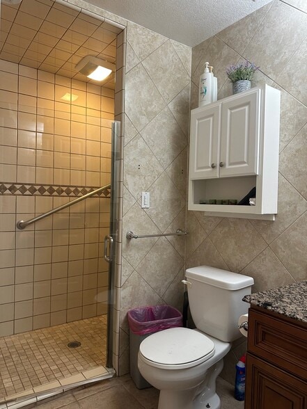 Building Photo - 15576 Caravelle Ave