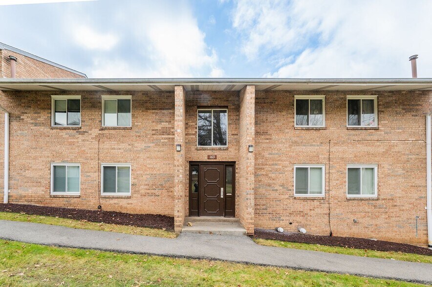 Interior Photo - Landmark Apartments