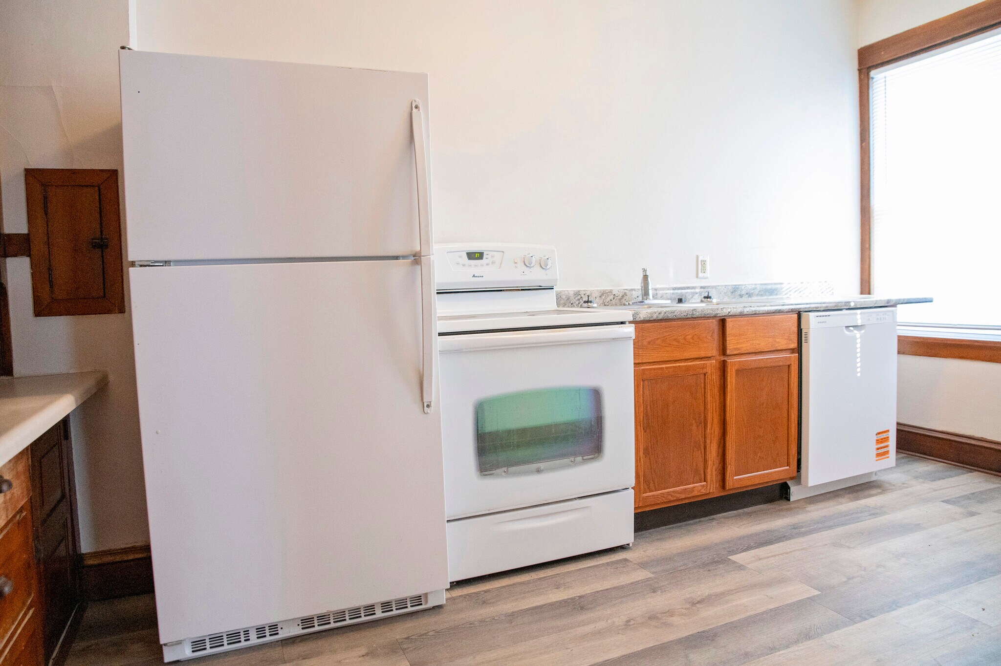 Building Photo - 609 5th Ave