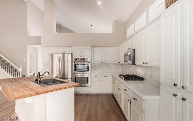 Building Photo - 264 Pointe Ranier Ave
