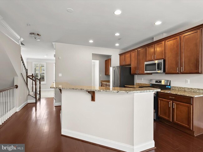 Building Photo - 5803 Lois Ln