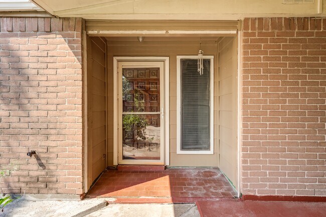 Building Photo - 9206 Beringwood Dr