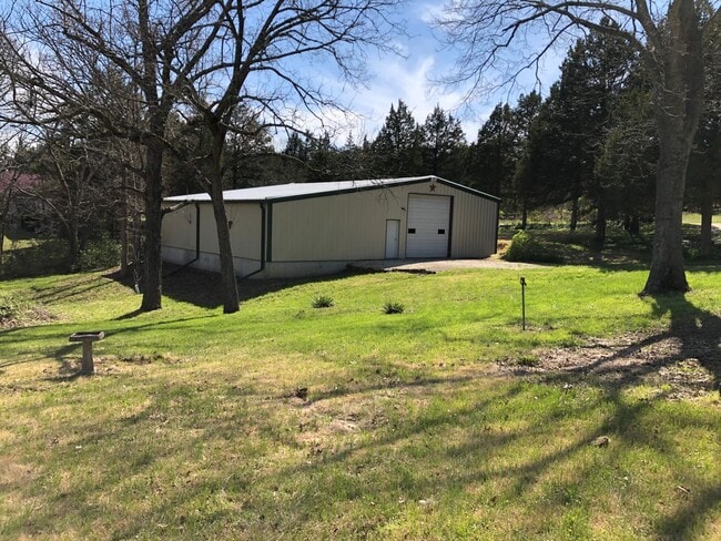 Building Photo - 3 Bedroom 2.5 Bath Home in the country!