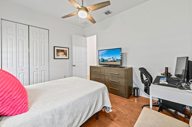 Building Photo - 2350 Bellarosa Circle
