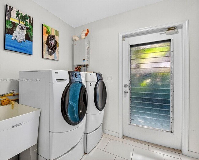 Building Photo - 2910 N Flagler Dr