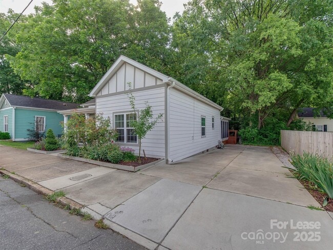 Building Photo - 1104 Pegram St