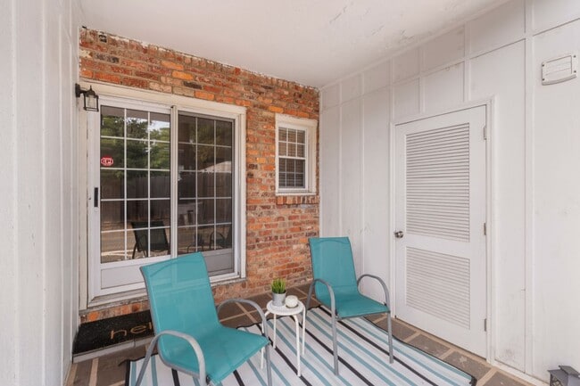 Building Photo - 918 McAlway Rd