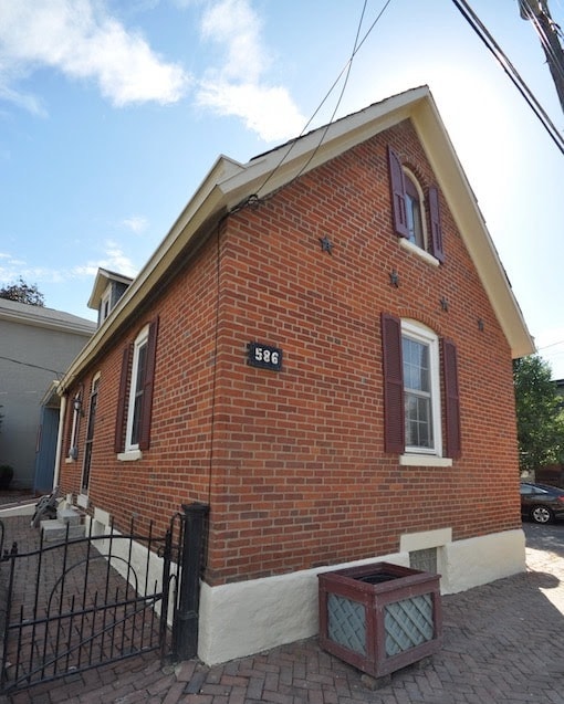 Building Photo - 586 S 9th St