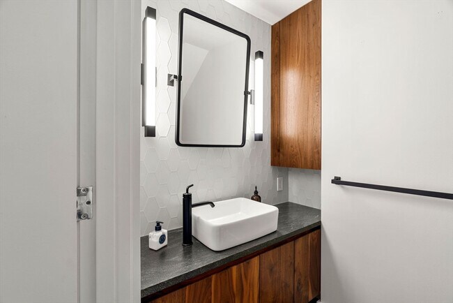 Building Photo - 45 Province St