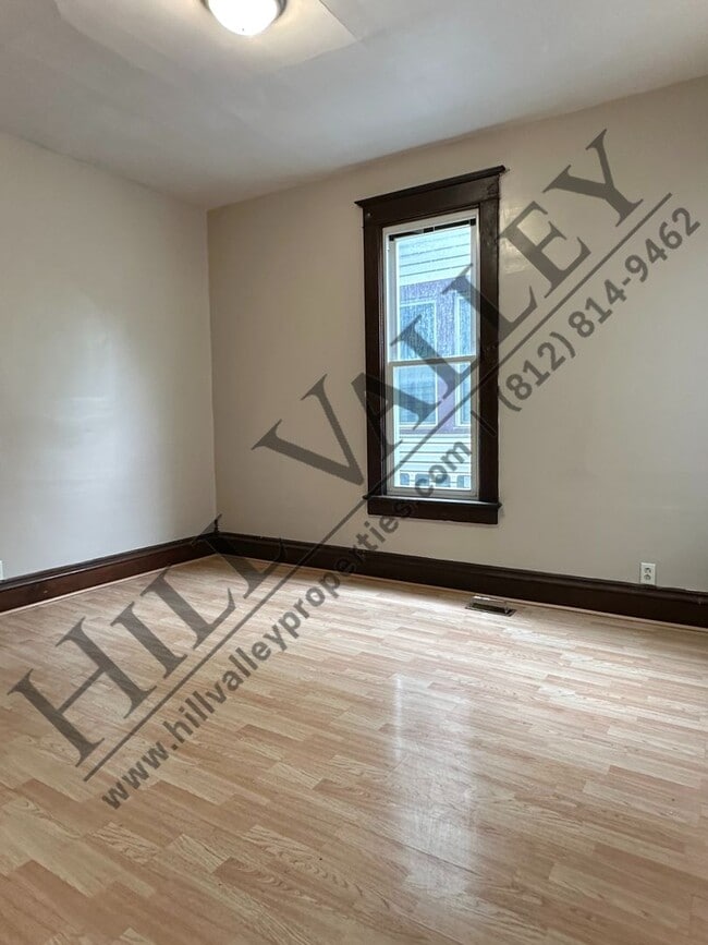 Building Photo - Two Bedroom Home