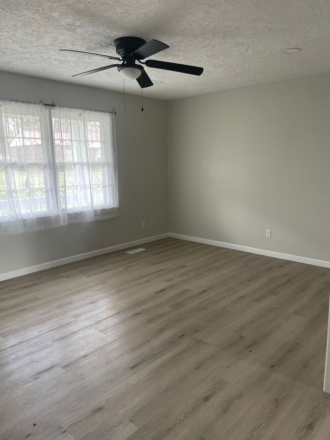 Building Photo - 5918 Medders St