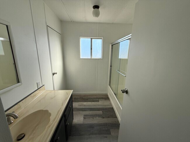 Building Photo - 64180 Thomas Ave