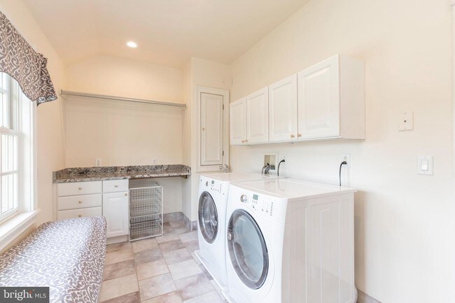 Building Photo - 2115 Pony Trail Dr