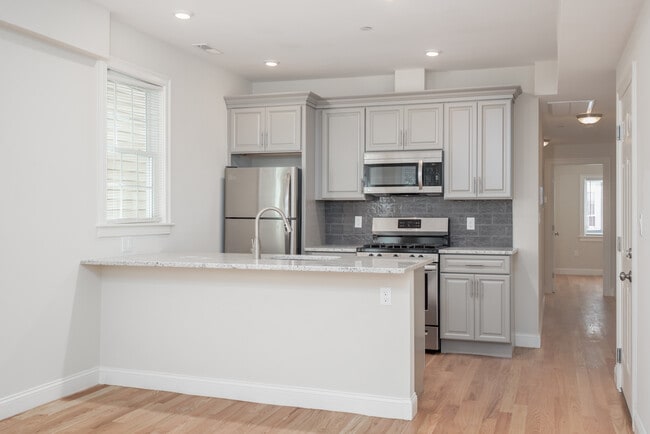 Stainless Steel Appliances! - 70 Berkshire St