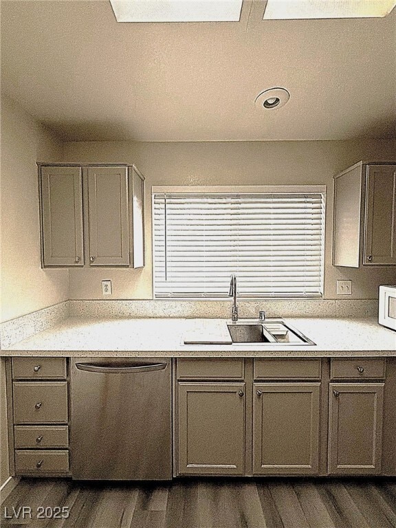 Building Photo - 8605 Glenmore Dr