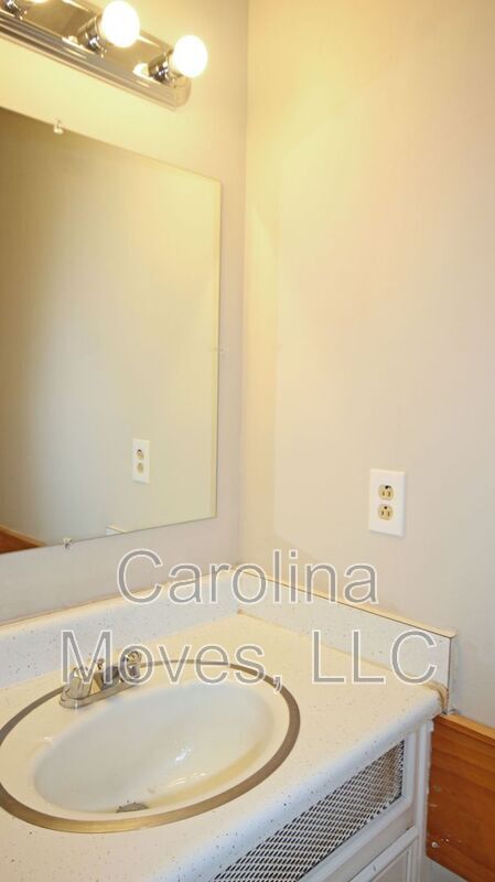 Building Photo - 83 Pine Creek Ct Ext