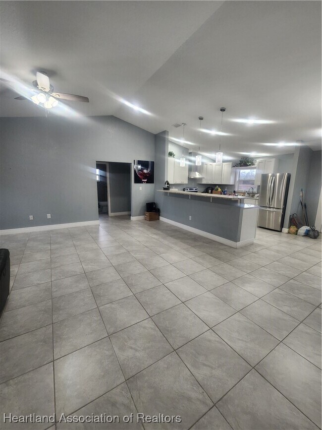 Building Photo - 2913 W Kevin Rd