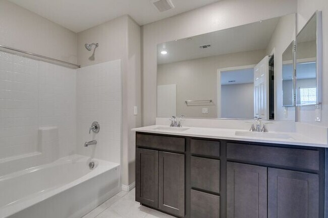 Building Photo - Bright & Spacious 3-Bedroom Home in Inspirada