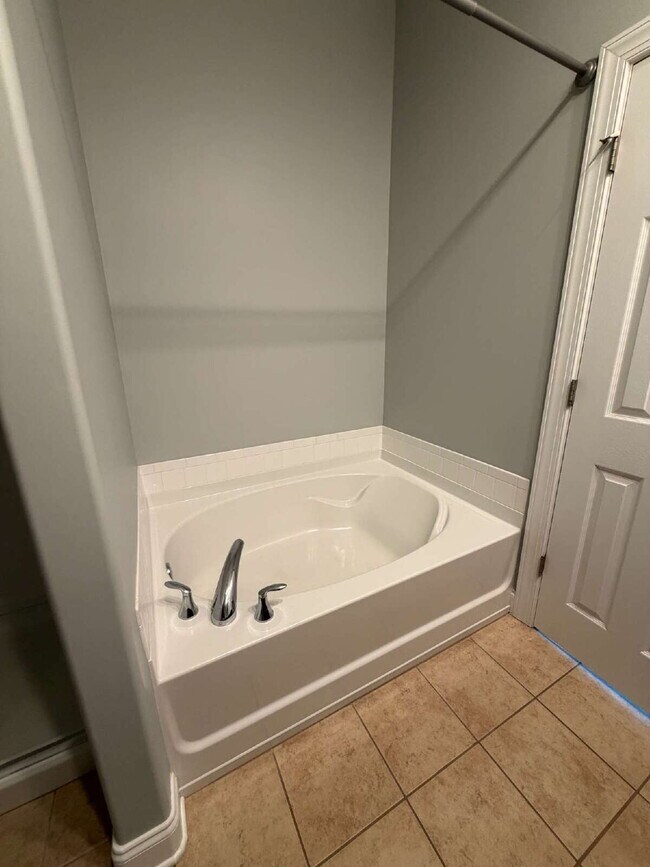 Building Photo - "Stylish 3-Bedroom Townhouse Featuring Granite Countertops & Cozy Fireplace in Winston-Salem"