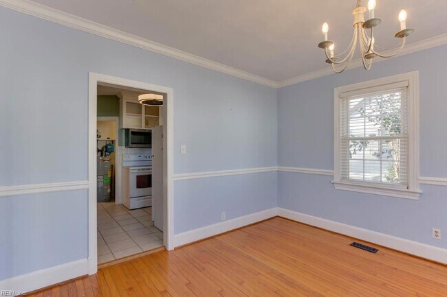 Building Photo - 407 Russell St