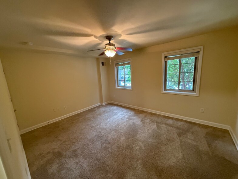 Building Photo - 6493 Frenchmens Dr