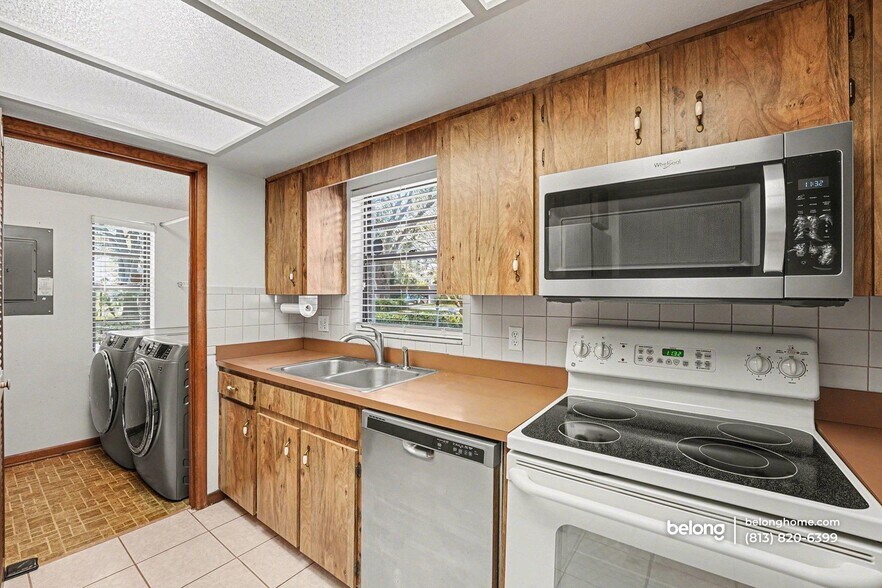 Building Photo - 2025 Sylvester Rd