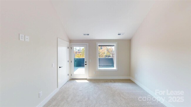 Building Photo - 407 Devender Ln