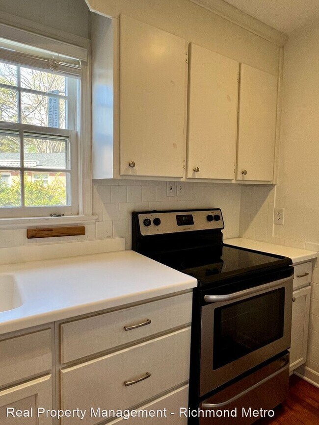 Building Photo - 3 br, 1.5 bath House - 6202 Dustin Drive