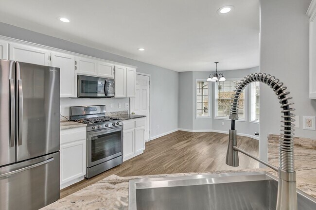 Building Photo - Amazing Floor Plan in Desirable Spanaway Neighborhood!
