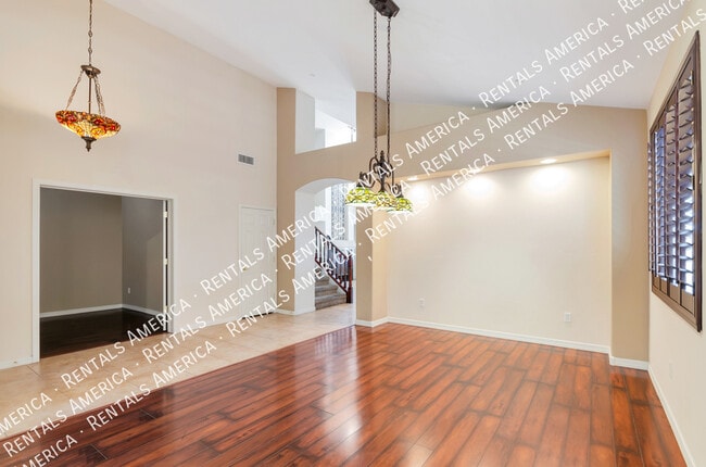 Building Photo - 15549 S Via Puente Azul