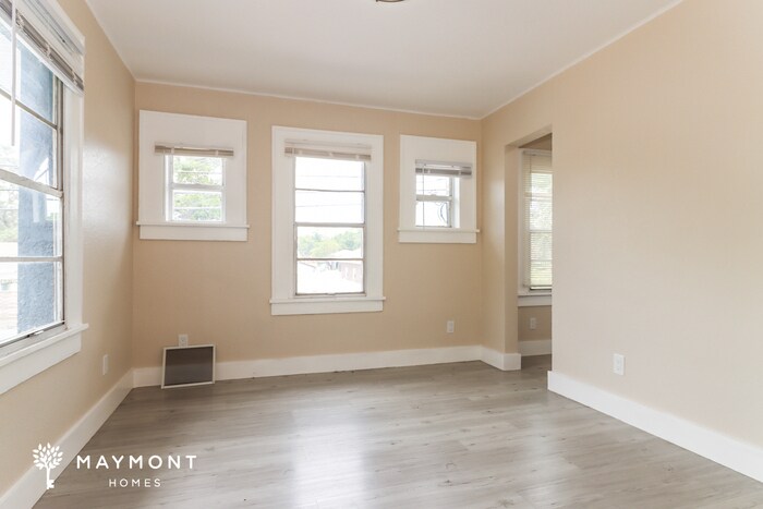 Building Photo - 4718 13th Ave S