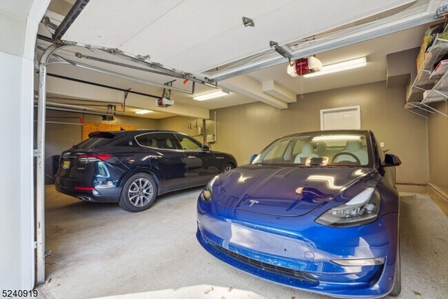 Building Photo - 22 Forest Hill Dr