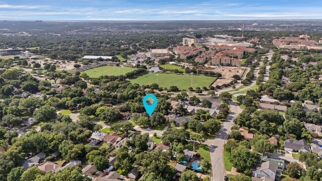 Building Photo - 3414 Westcliff Rd S