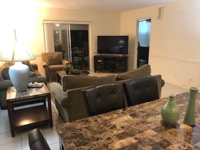 Building Photo - 421 SW Natura Ave