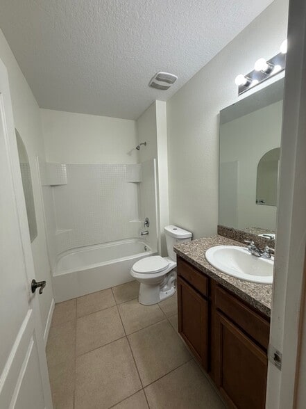 Building Photo - 16221 Yelloweyed Dr