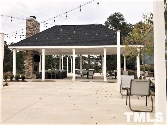 Building Photo - 3 Bedroom 2 Garage & Sunroom End Unit